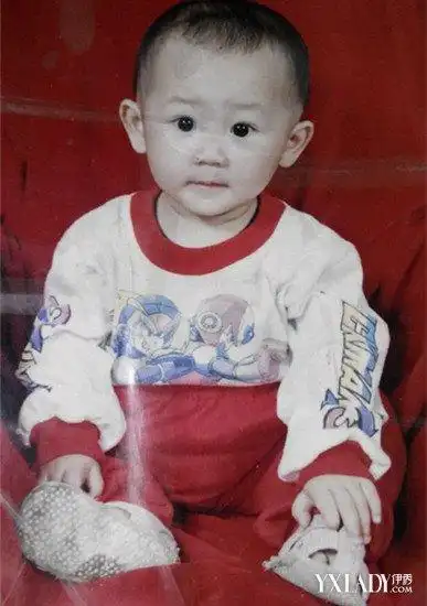 欣赏古巨基小时候图片颜值极高被网友大赞