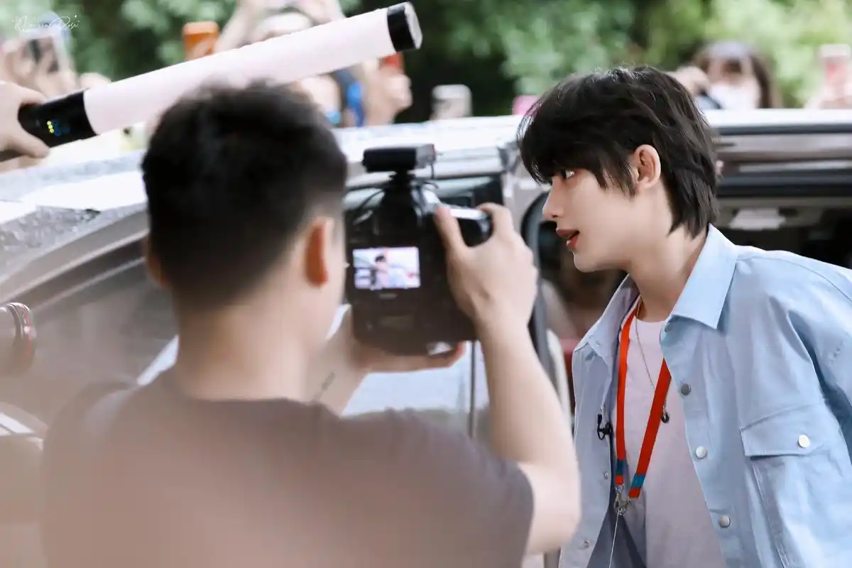 丁程鑫回归快本,高考结束后火速回归工作,状态怎么样?