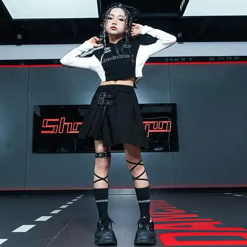 少儿街舞嘻哈演出服套装女孩个性时髦潮牌爵士舞走秀舞蹈服春秋装