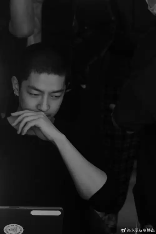 屈楚萧带着寸头杀回来了