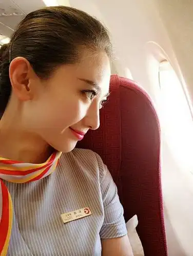 绘彩斑斓 灵动青春 —记天津航空a330洲际航线示范组乘务员孙婕