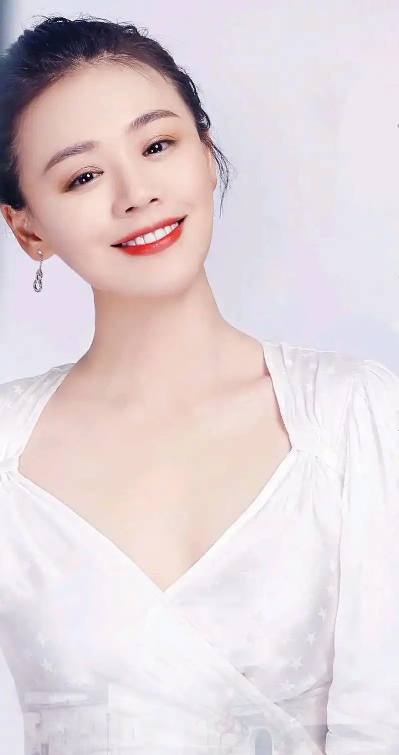 马思纯高清写真太惊艳了,肤白貌美,身姿卓越