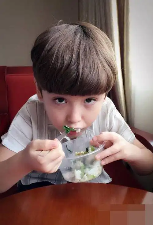 男宝宝蘑菇头怎么理帅气,蘑菇头图片,发型图片