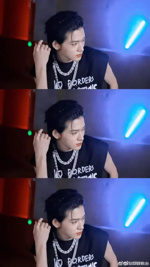 行走的人间alpha#宋亚轩超a机车造型93,谁看了不叫一声轩哥!