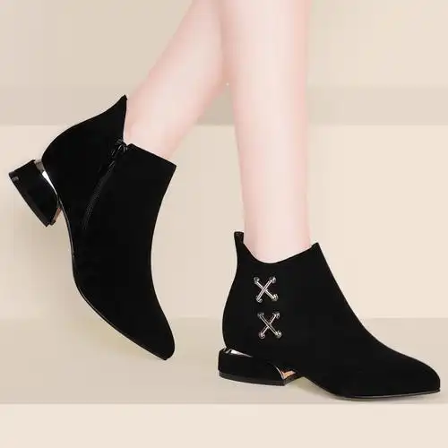 2020秋冬新款尖头平底短靴学生韩版矮跟短筒靴百搭女鞋磨砂女靴子