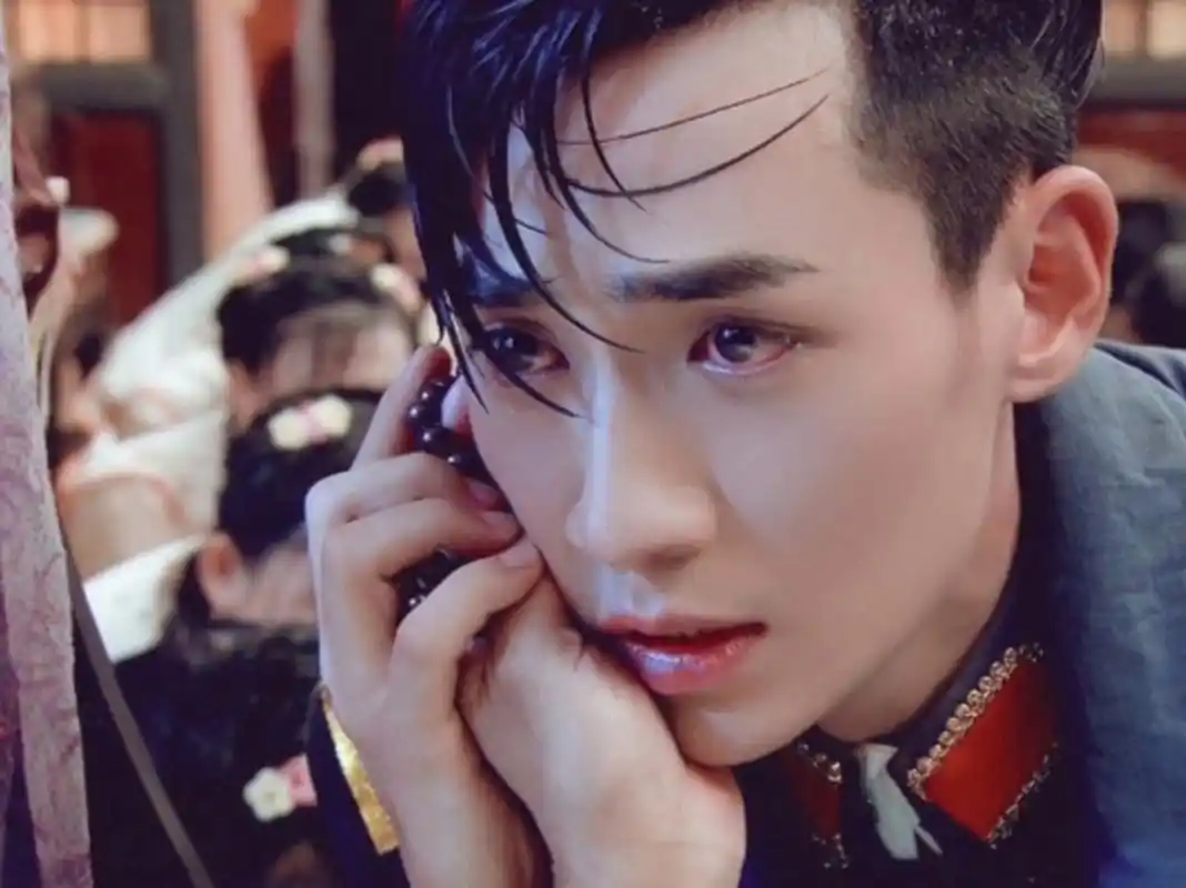 大概高中的时候,偷偷看电视剧《情定三生》,直接被朱一龙的迟瑞吸 ..