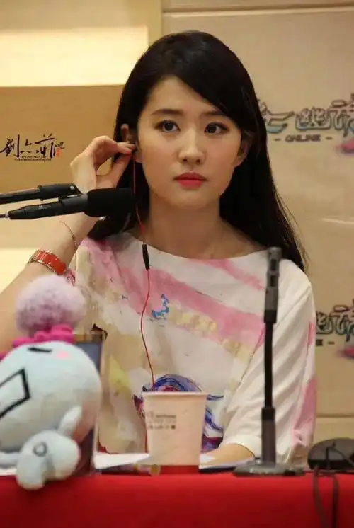 美国国籍的刘亦菲,竟被中国外交部公开点赞:她是真正的中华儿女