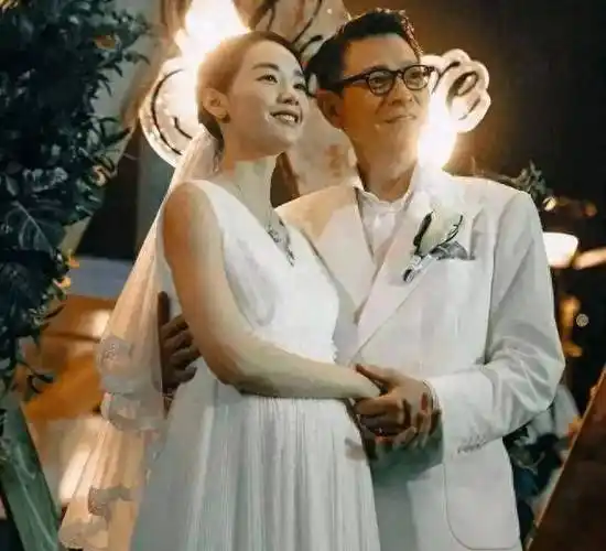 刘德华与刘雅瑟的甜蜜互动:背着妻子撩拨其他女人,是晩年不保?