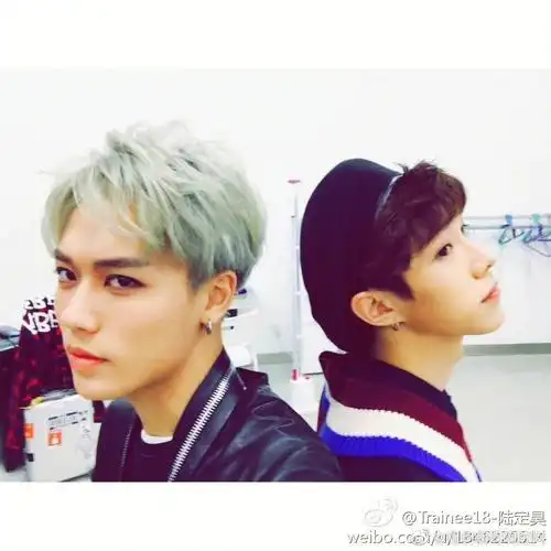 2022林彦俊的各种合照壁纸368