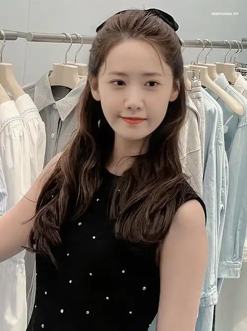 今天出席线下活动的林允儿好米好可爱