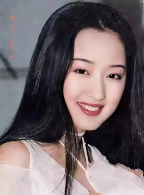 杨钰莹年近50还是单身,看到早年照片,难怪无人敢娶_生活_挑战_歌声