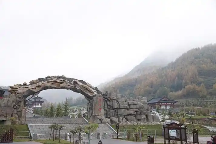 甘肃渭河源国家森林公园甘肃渭河源国家森林公园分为莲峰山,首阳山