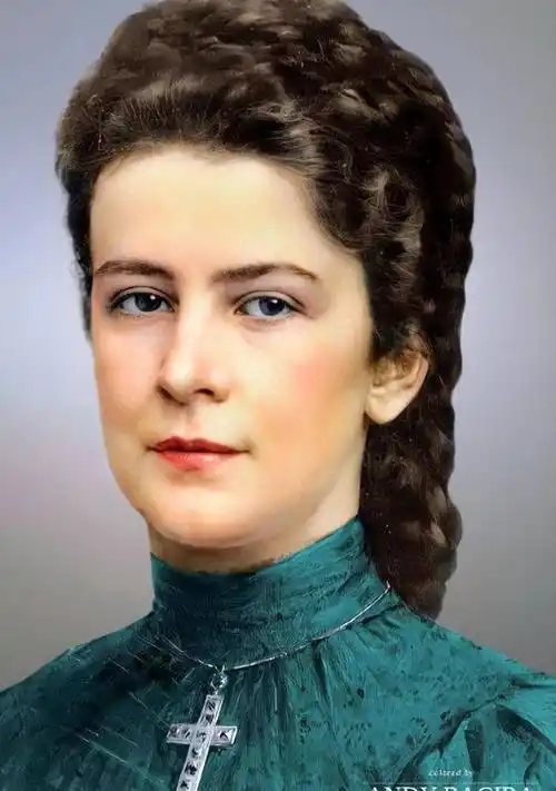 茜茜公主的饥饿游戏:吃泻药喝肉汁,用生肉面膜和驴奶美容的皇后