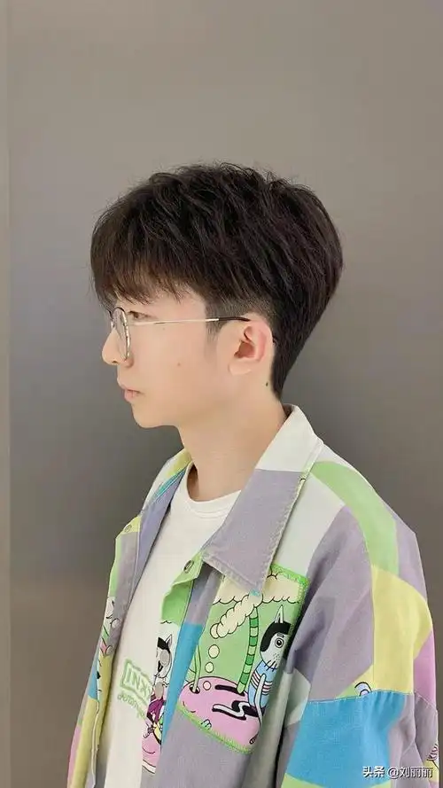 男人怎么选择适合自己的发型(男人如何选择适合自己的发型)-天晟网