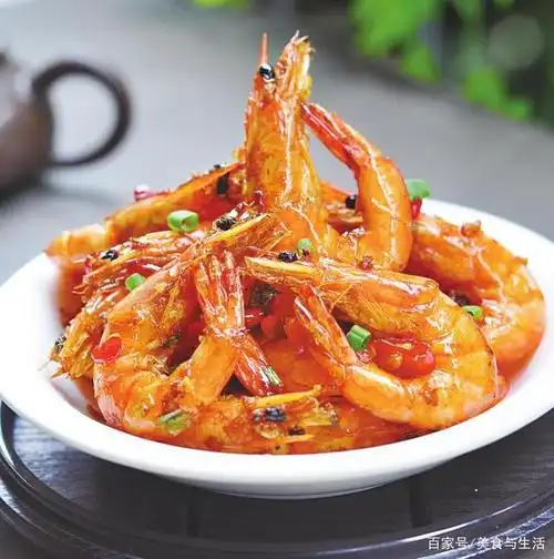 油焖虾吃腻了,一定要试试这种做法,香辣酥脆,轻松吃掉一整盘