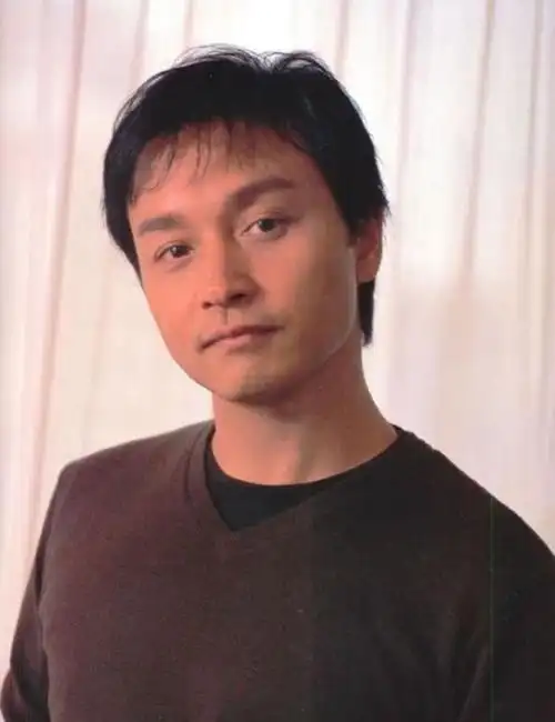 图一,张国荣,寸头显得很精神,五官帅气,能hllo的住平头的才是真帅哥