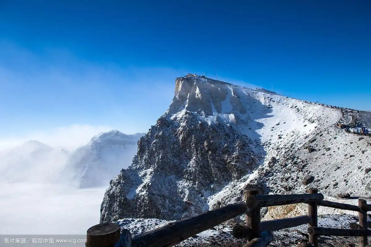 长白山山峰云海
