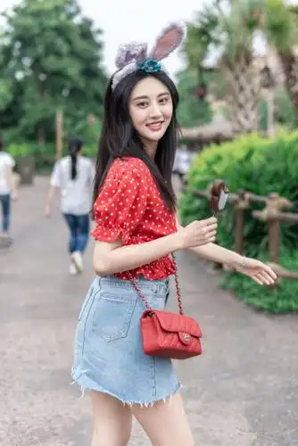 福利贴酷girl甘露的时尚穿搭分享