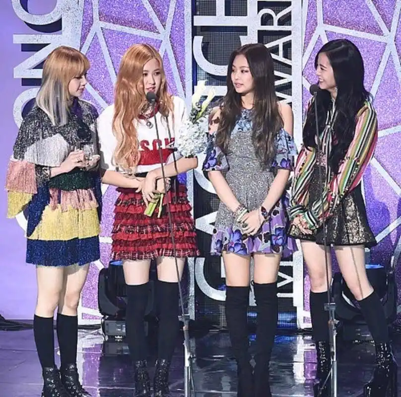 韩国女团blackpink参加美国新泽西州举行的2022 mtv vma颁奖典礼
