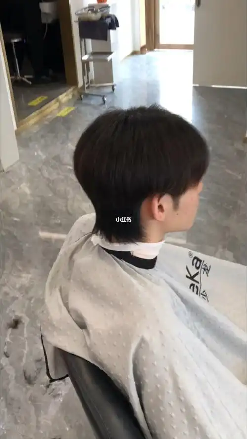 男生发型设计之弧形中分