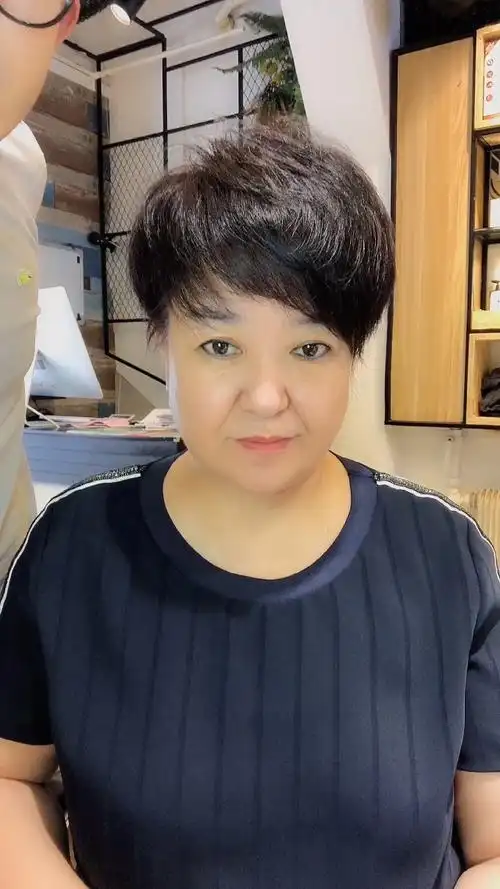 阿姨们都应该剪个短发