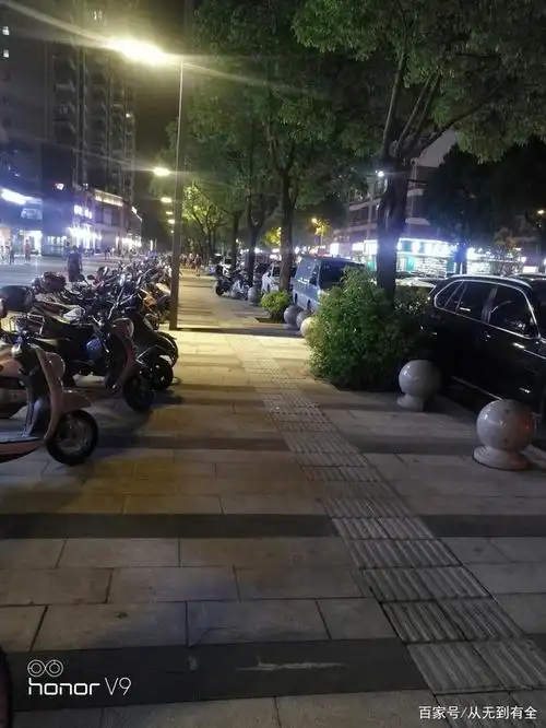 义乌夜晚街道景色