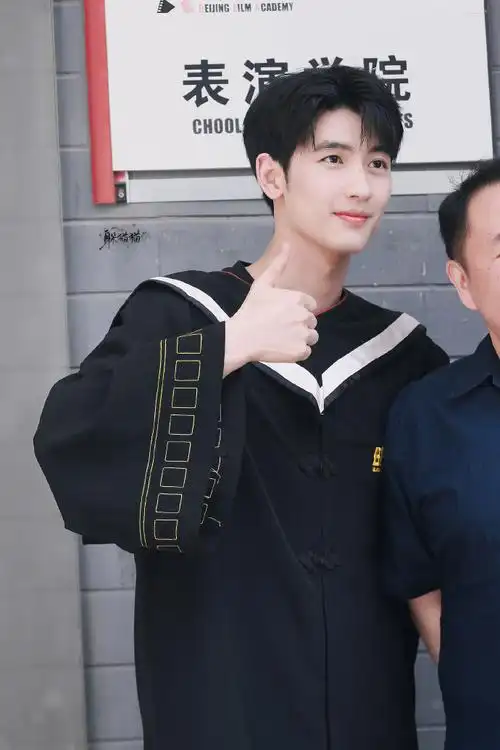 向全世界安利黄俊捷