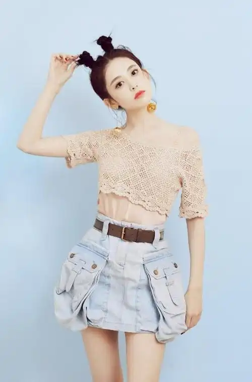 腿精古力娜扎现身吊带半裙配双丸子头终于见识了什么叫美