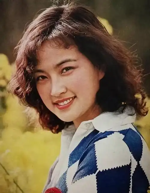 这一次71岁的刘晓庆与陈国军的现状一对比差距一目了然