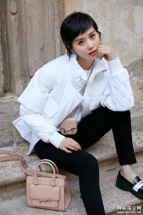 短发精灵刘诗诗 简约造型点亮深秋