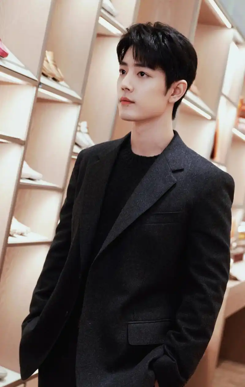 肖战# #肖战壁纸超话# 修了几张肖战最新绝美高清手机壁纸,拿走不谢!