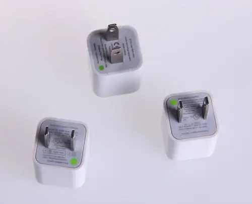 厂家大量供应苹果手机4/4s充电器,绿点充电器,数据线