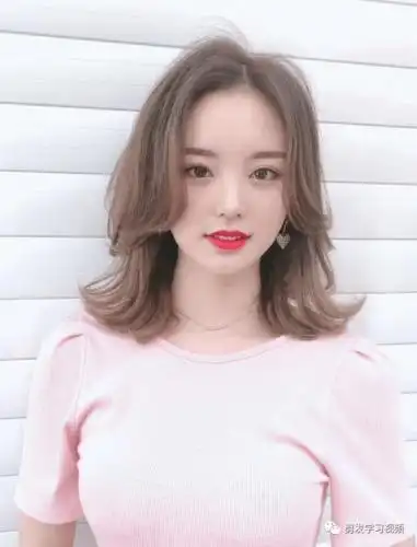 这款锁骨烫发型也太美了吧