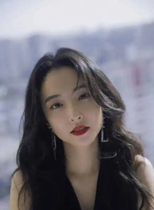 吴倩_很漂亮_肚子