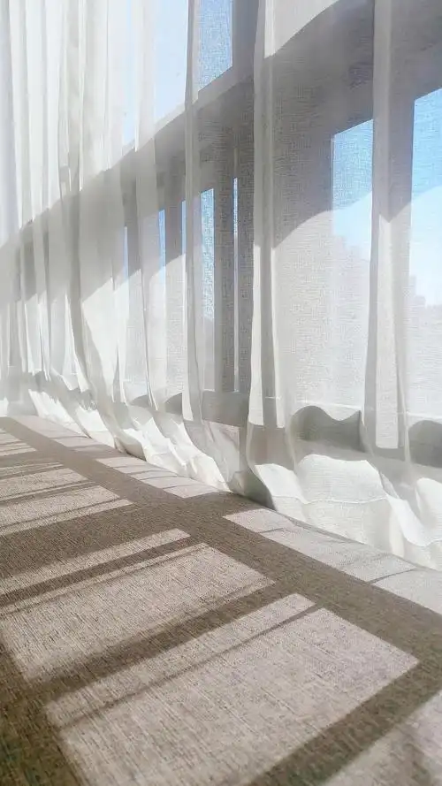 飘窗美学——阳光 窗帘 白墙 描摹纯净的世界