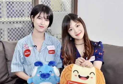 蜜蜂少女队上线酷狗 花式互坑掉包袱逗笑全场