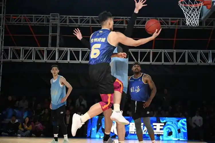 路人王首次登陆临海古城之夜街头燃起熊熊篮球火