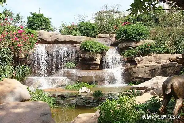 南边水池假山风水门口假山水池风水