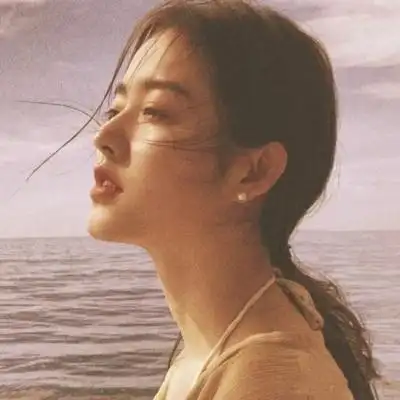 头像成熟女生简单气质高清看起来成熟的头像女生图片