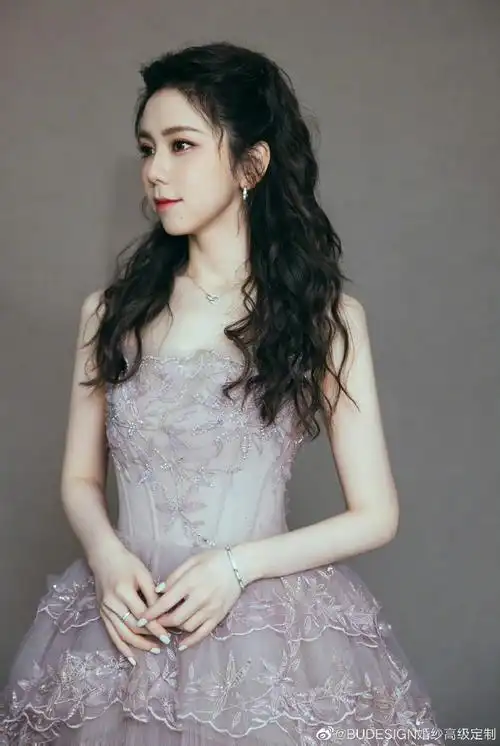 bu design·星辰##微博视界大会##邓紫棋粉紫色油画感礼服##邓紫棋