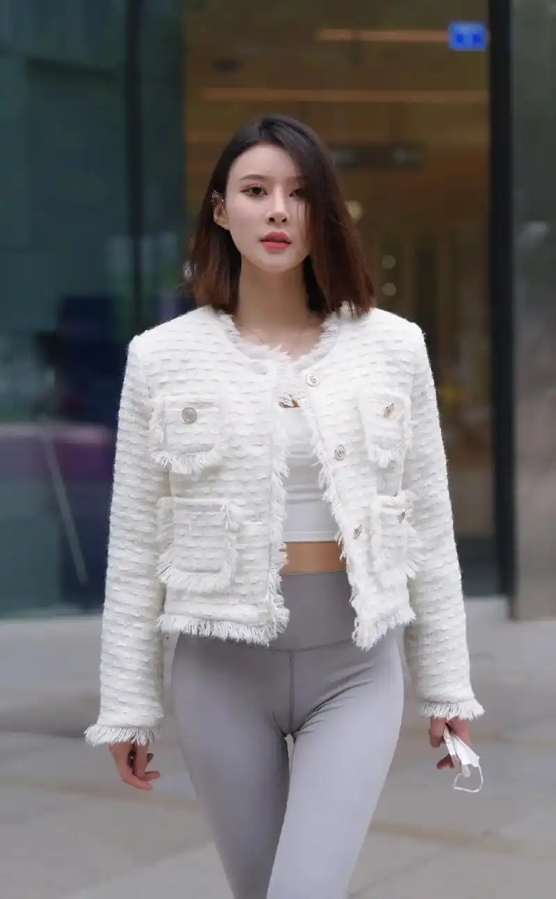 街拍 紧身裤美女 - 抖音