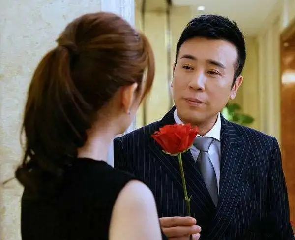 于和伟命运坎坷3岁丧父上大学没学费跑3年龙头28岁才出道