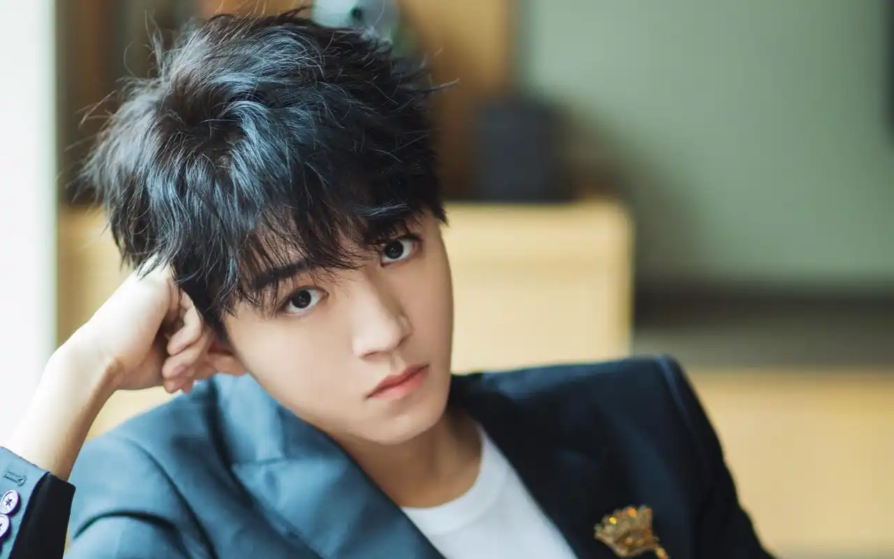 tfboys王俊凯帅气西服写真高清壁纸