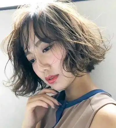 大脸女孩子能够选短发吗 全新空气烫短发大脸也能变小脸 - 发型设计