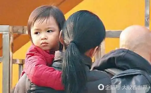 如今,2012年出生的刘向蕙也已经五岁了,遗传了妈妈的强大基金!