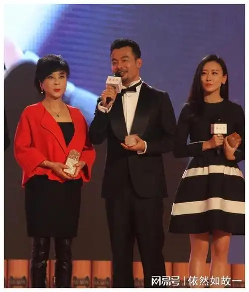 演员宋佳伦:因酗酒过度导致嘴歪手抖,娶圈外妻子如今过得怎样|黄轩