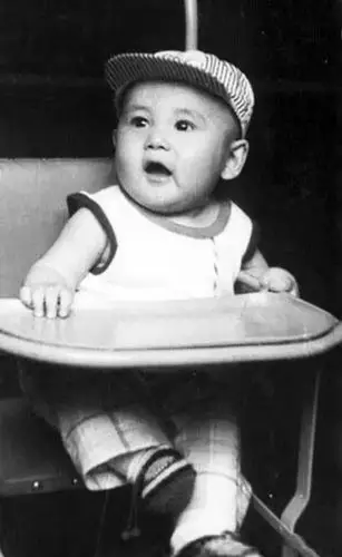 陆毅童年照.有点认不出是不是?