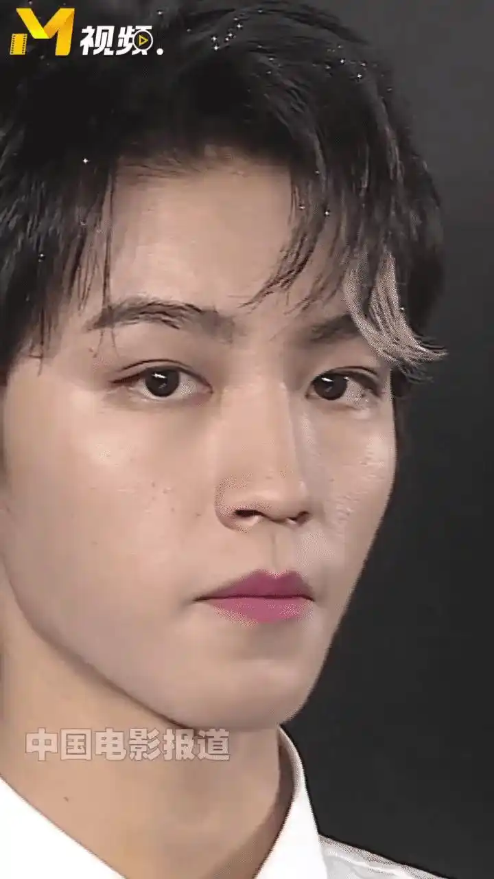 王俊凯怼脸生图瘦到认不出,皮肤状态感觉也不是很好,要注意休息啊