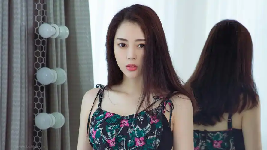 李颜儿4k桌面壁纸-美女壁纸 - 壁纸之家