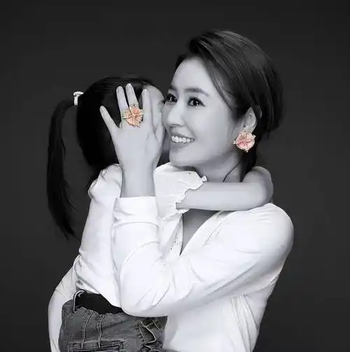 林心如曾说后悔年轻的时候没有多生几个,如今已经47岁,再拼二胎是不